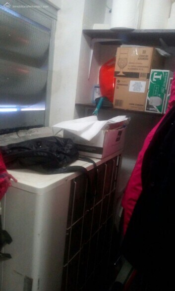 Retail in Cáceres, Cáceres for sale - Building Photo - Image 2 of 8