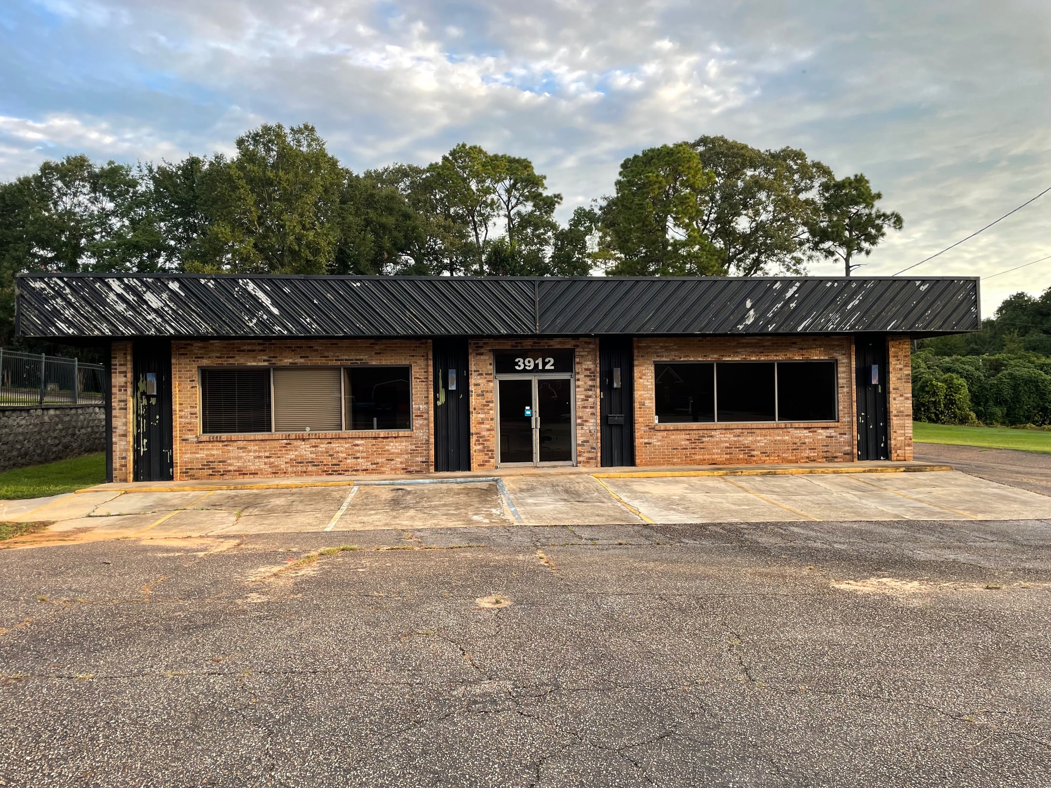 3912 Cottage Hill Rd, Mobile, AL for lease Building Photo- Image 1 of 8
