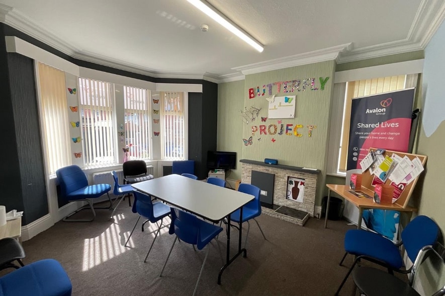 109 Tennyson Av, Scarborough for sale - Interior Photo - Image 3 of 6