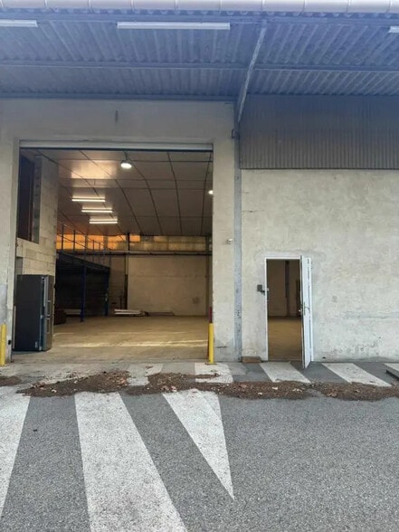 Flex in Châteaurenard for lease - Building Photo - Image 1 of 6