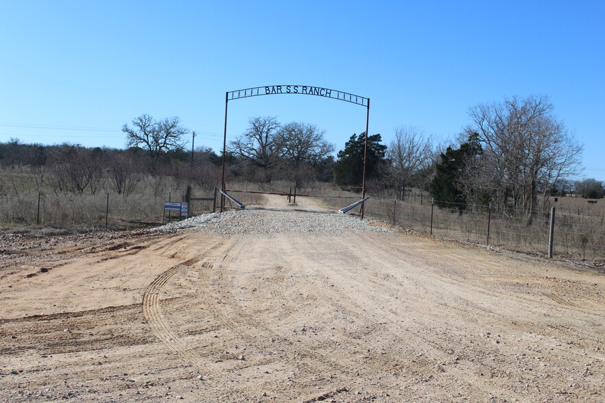 3778 County Road 133, Giddings, TX for sale - Primary Photo - Image 1 of 1