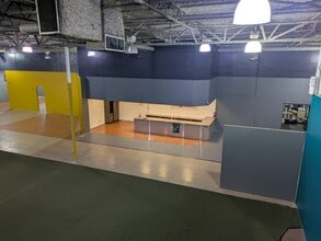 16747 I-45 Fwy, Houston, TX for lease Interior Photo- Image 2 of 14