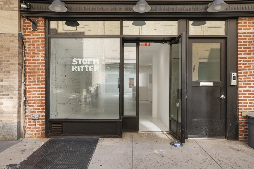 803-807 Washington St, New York, NY for lease - Building Photo - Image 2 of 2