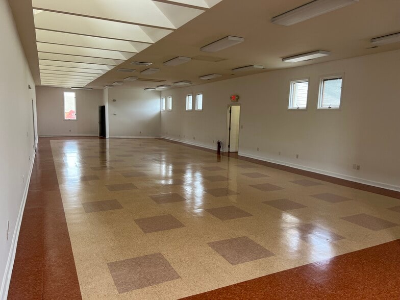 755 Thimble Shoals Blvd, Newport News, VA for lease - Building Photo - Image 3 of 10