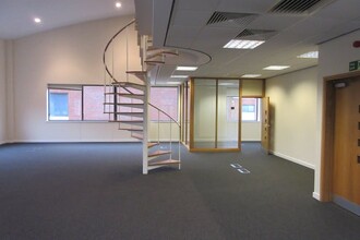 1 Brooklands Rd, Weybridge for lease Interior Photo- Image 2 of 4