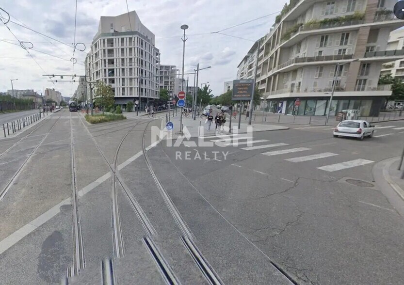 Retail in Lyon for lease - Building Photo - Image 3 of 3