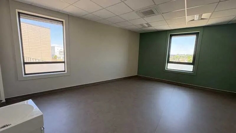 Office in Saran for lease - Interior Photo - Image 3 of 9