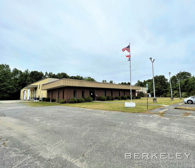 100 Kitty Hawk Ln, Elizabeth City, NC for sale - Building Photo - Image 1 of 1