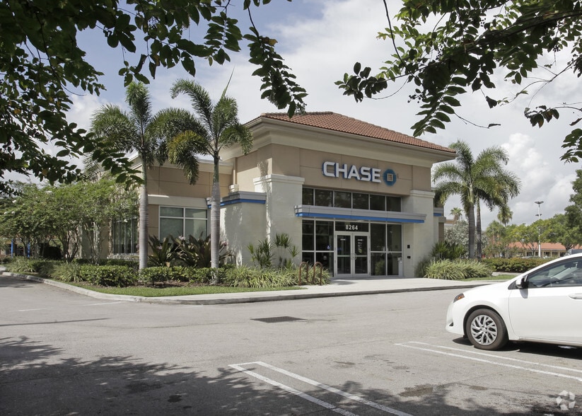 8100 Wiles Rd, Coral Springs, FL for lease - Building Photo - Image 3 of 4