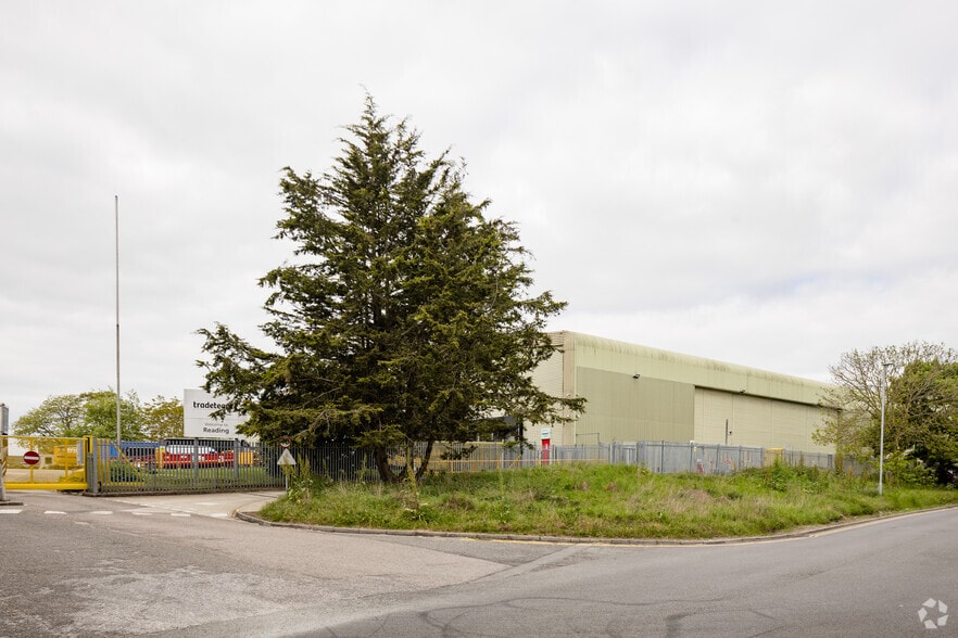 Visku 74, Gilette Way, Reading for sale - Primary Photo - Image 1 of 1