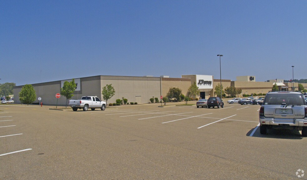 1720-1722 Veterans Blvd, McComb, MS for sale - Primary Photo - Image 1 of 1