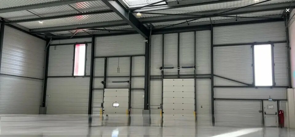 Office in Le Thillay for lease - Interior Photo - Image 2 of 6