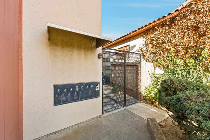 528 Grand Ave, South San Francisco, CA for sale - Building Photo - Image 2 of 16