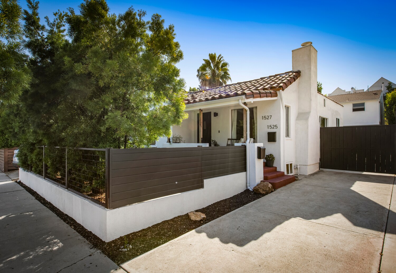 1525 Carmona Ave, Los Angeles, CA for sale Primary Photo- Image 1 of 70
