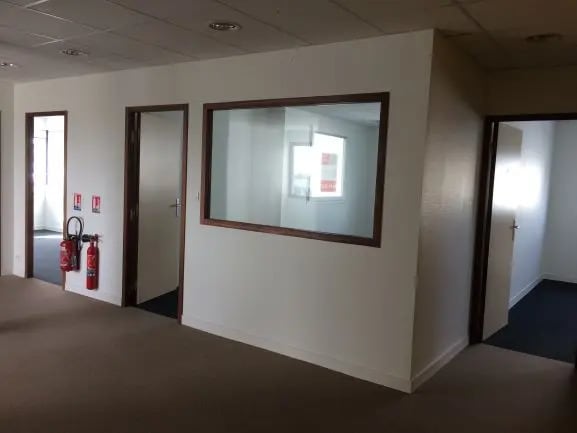 Office in Vannes for lease - Interior Photo - Image 3 of 4