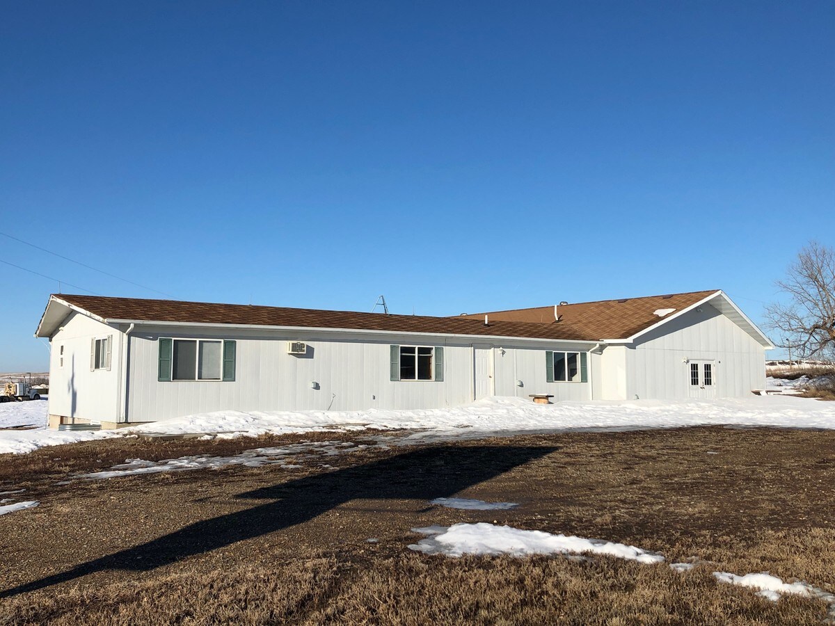 7205 2nd Ave W, Williston, ND 58801