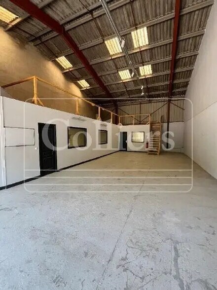 Office in Gémenos for lease - Interior Photo - Image 2 of 5