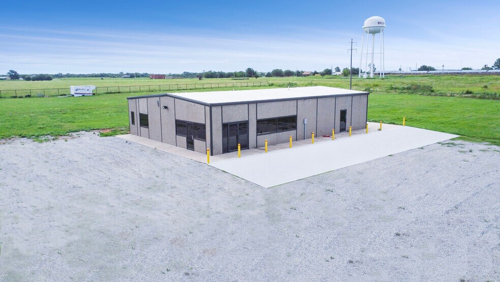 8778 N 2470 Road, Waurika, OK for sale - Building Photo - Image 1 of 1