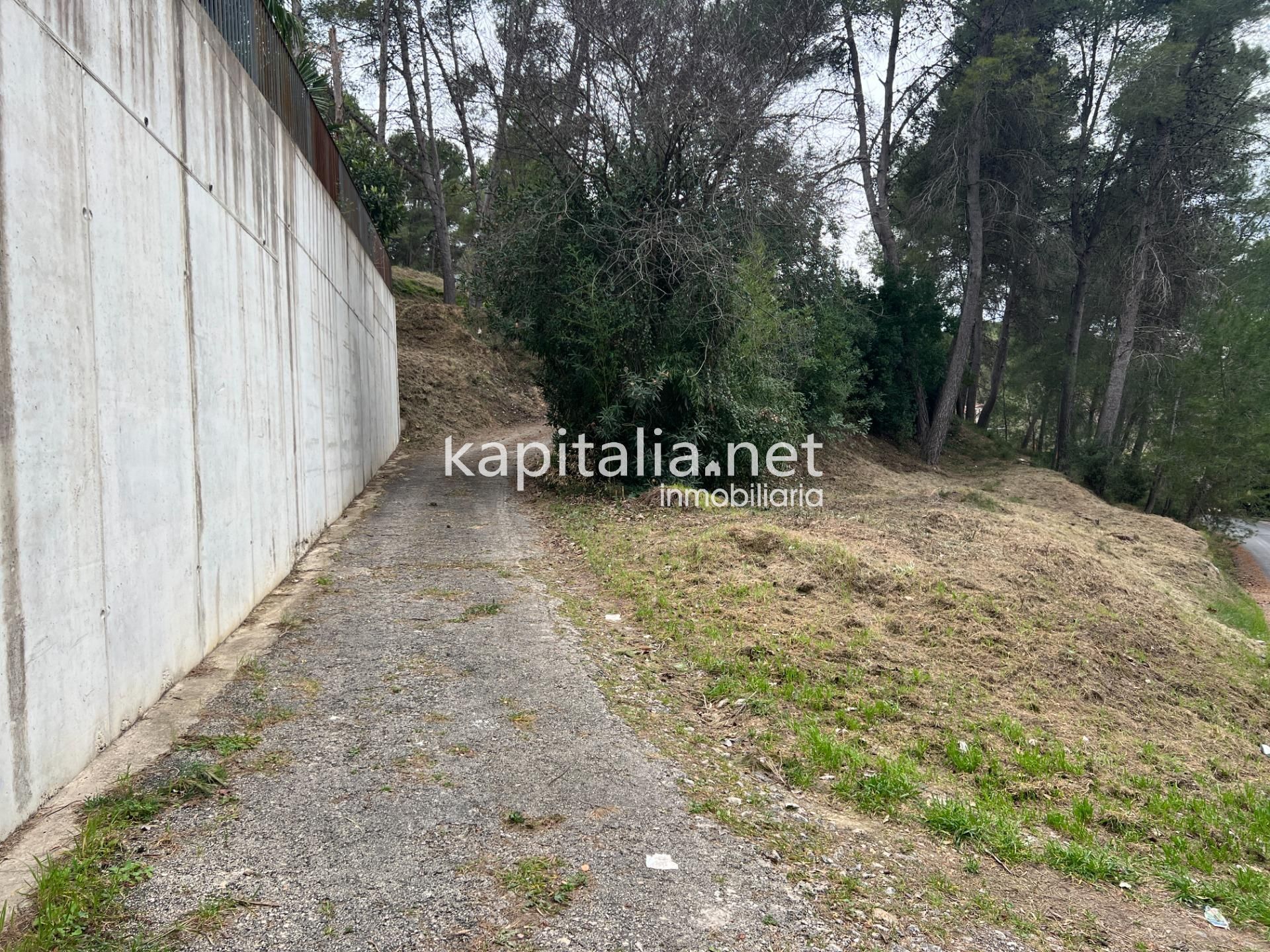 Land in València for sale Building Photo- Image 1 of 6
