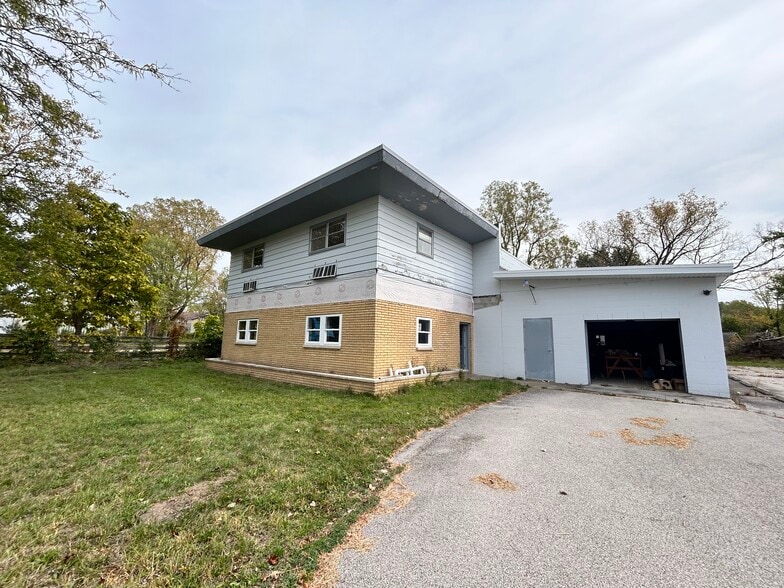 09383 Blue Star Hwy, South Haven, MI for sale - Building Photo - Image 2 of 9