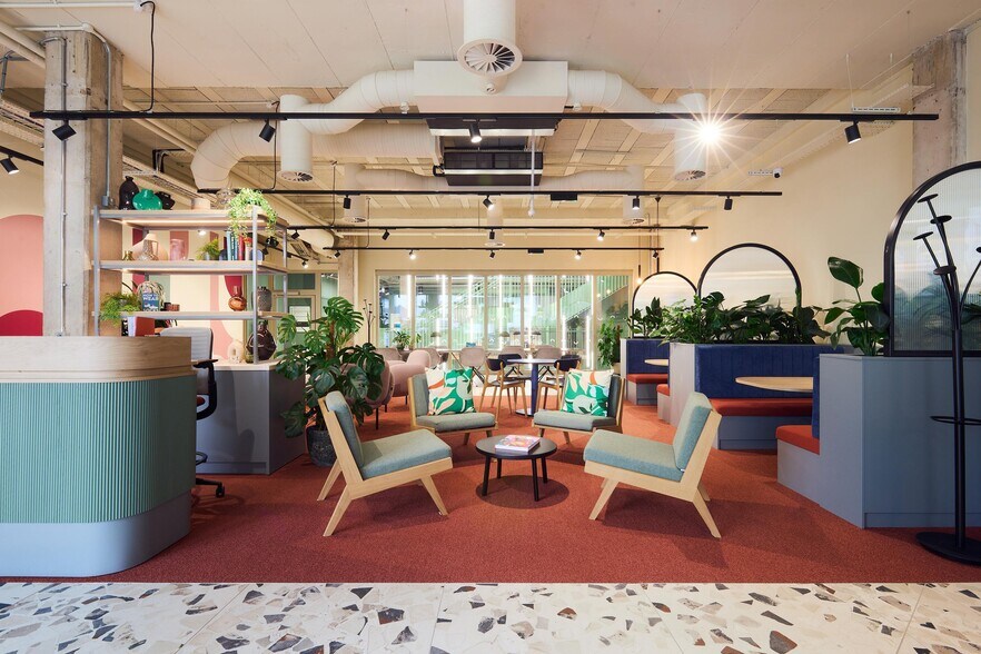 2 George St, Altrincham for lease - Building Photo - Image 3 of 22