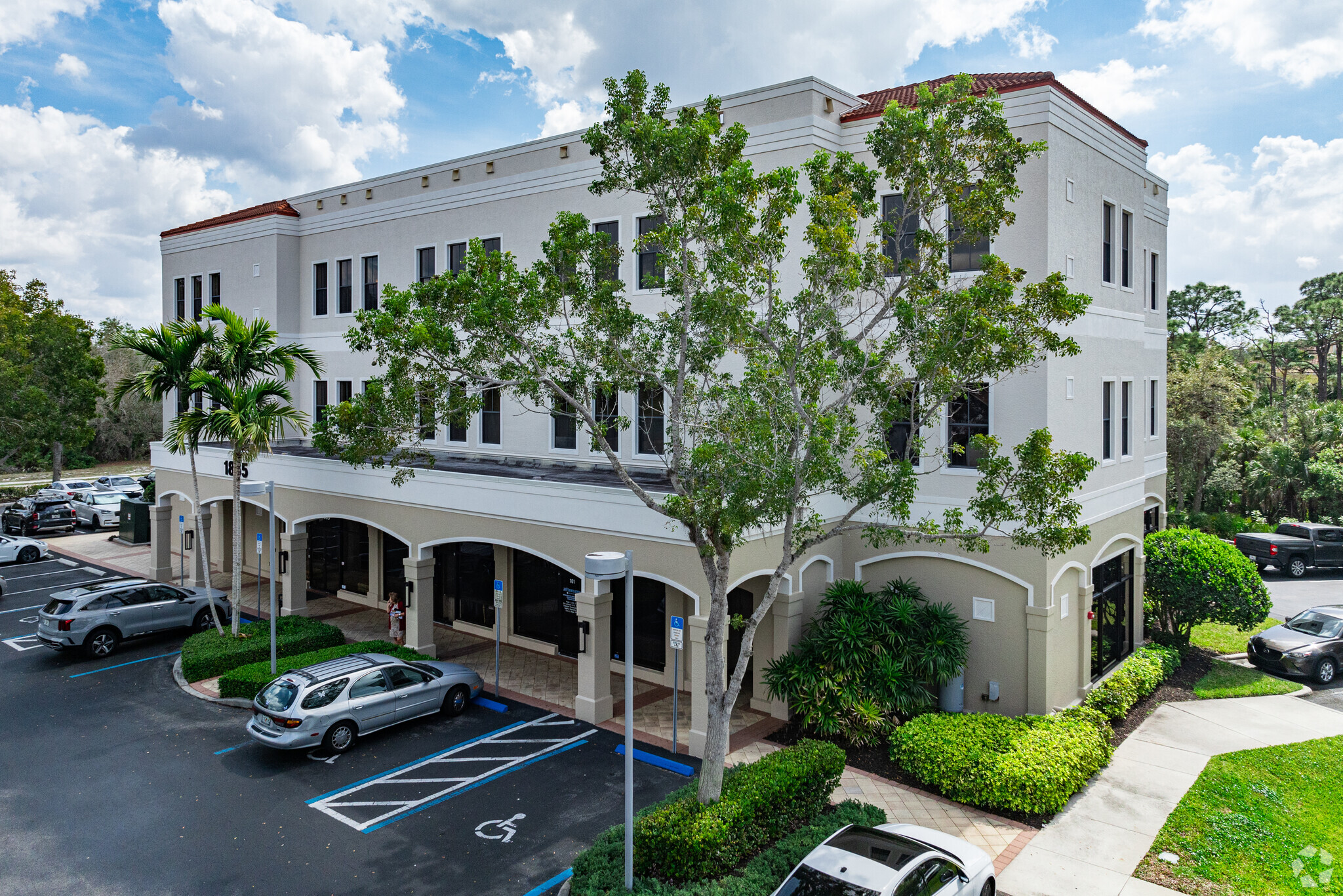 1865 Veterans Park Dr, Naples, FL for sale Primary Photo- Image 1 of 1