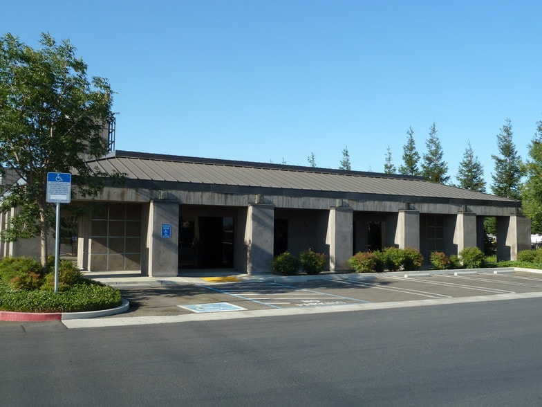 3945 Coffee Rd, Modesto, CA for lease - Building Photo - Image 2 of 6