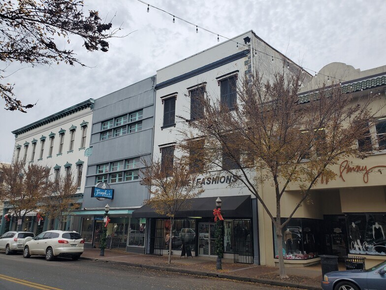 26 W Broughton St, Savannah, GA for lease - Exterior - Block - Image 1 of 4