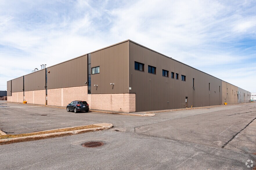 550 Rue McArthur, Saint-Laurent, QC for lease - Building Photo - Image 3 of 3