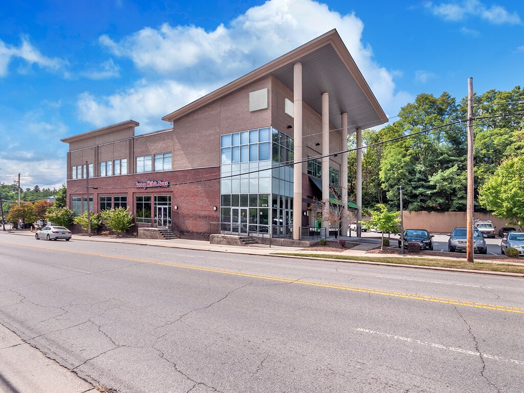 674 Merrimon Ave, Asheville, NC 28804 North Asheville LEASE