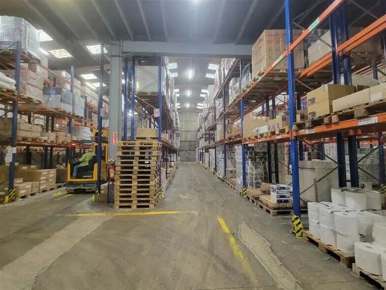 Industrial in Villeneuve-la-Garenne for lease - Building Photo - Image 3 of 7