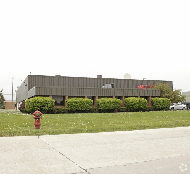 1805 Brinston Dr, Troy, MI 48083