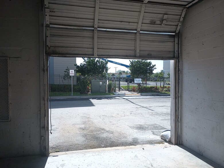 5140-5212 NE 12th Ave, Oakland Park, FL for lease - Building Photo - Image 3 of 4