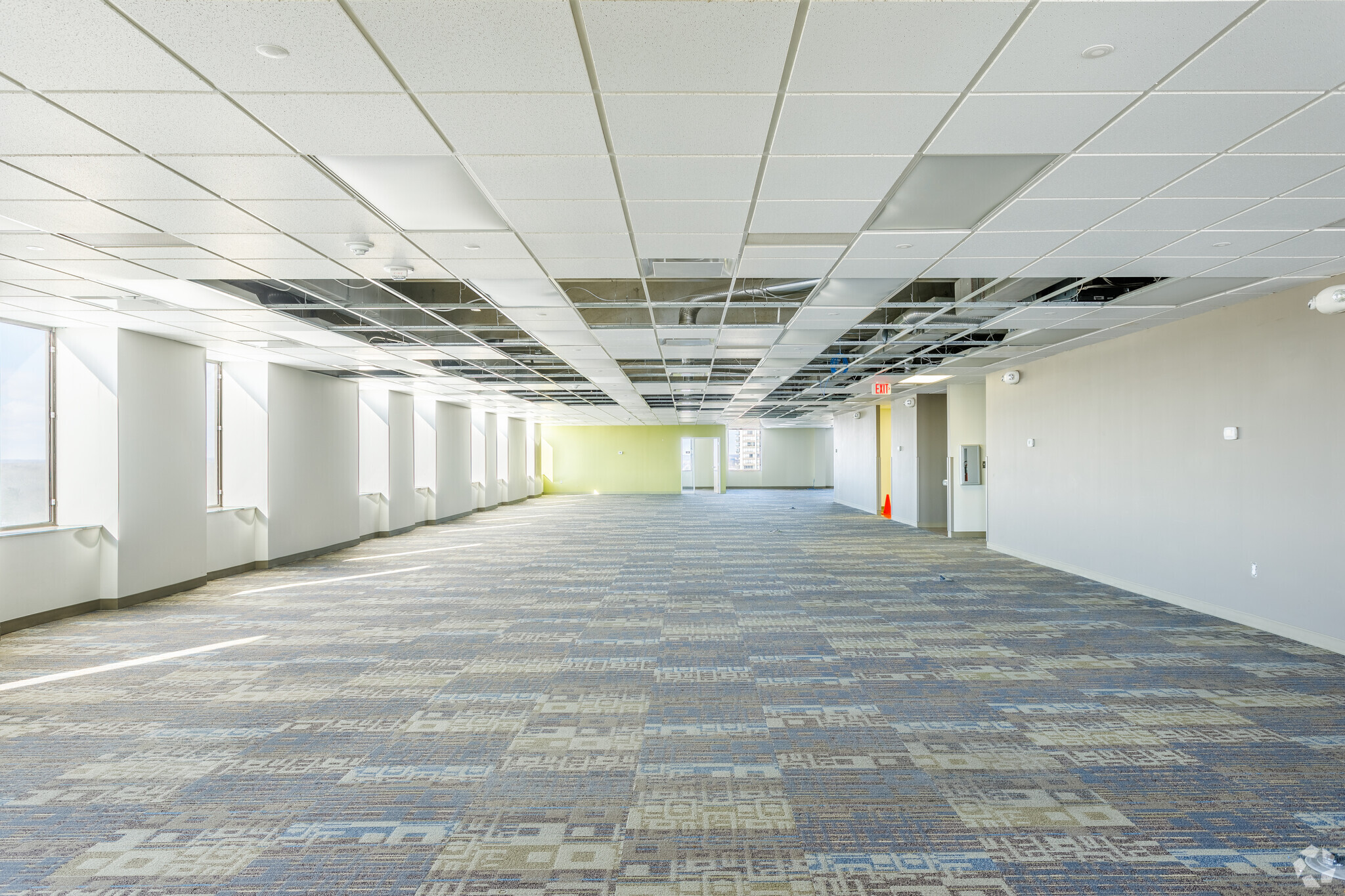 21700 Northwestern Hwy, Southfield, MI for lease Interior Photo- Image 1 of 5