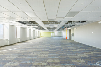 21700 Northwestern Hwy, Southfield, MI for lease Interior Photo- Image 1 of 5