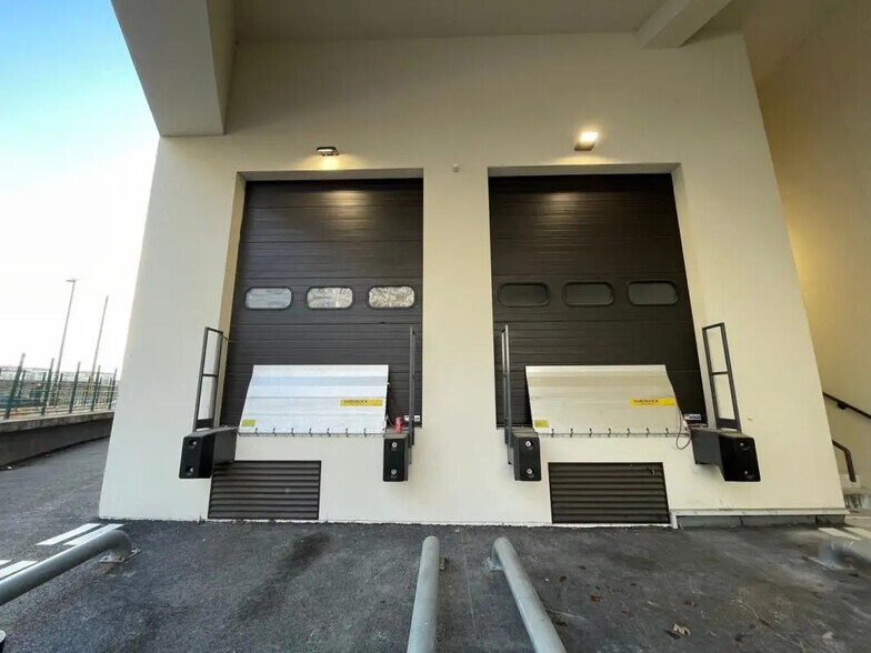 Office in Ivry-sur-Seine for lease - Building Photo - Image 1 of 13