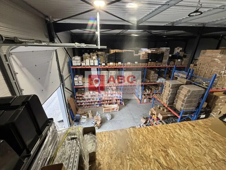 Flex in Vendargues for lease - Interior Photo - Image 2 of 4