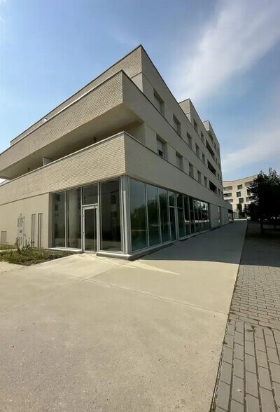 Retail in Amiens for lease - Building Photo - Image 1 of 1