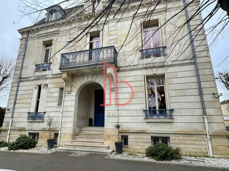 Office in Bègles for lease - Building Photo - Image 1 of 6