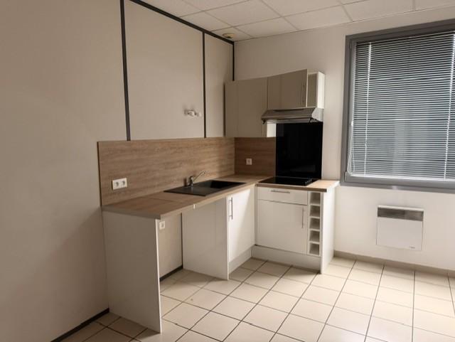 Office in Templemars for lease - Interior Photo - Image 3 of 6