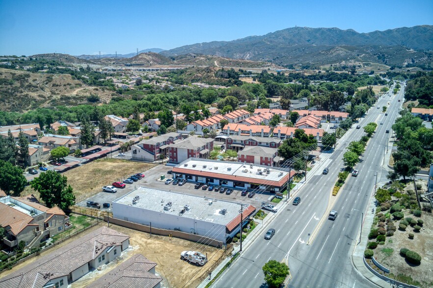 23630-23638 Newhall Ave, Santa Clarita, CA for lease - Building Photo - Image 3 of 5