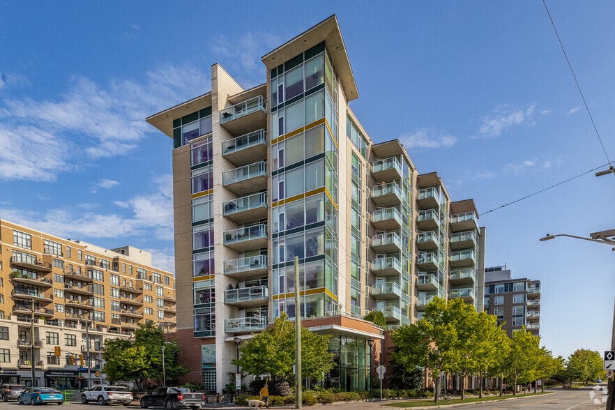 595 Byron Av, Ottawa, ON for sale - Building Photo - Image 2 of 4