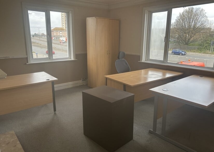 121-127 Redbridge Rd, Southampton for lease - Interior Photo - Image 2 of 6