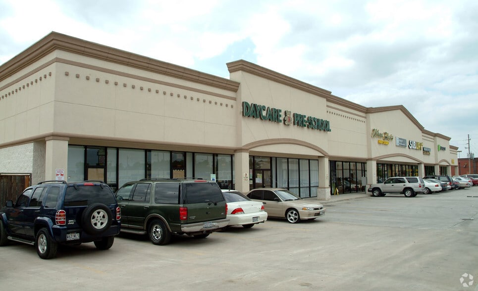11243-11245 Veterans Memorial Rd, Houston, TX for lease - Building Photo - Image 2 of 3
