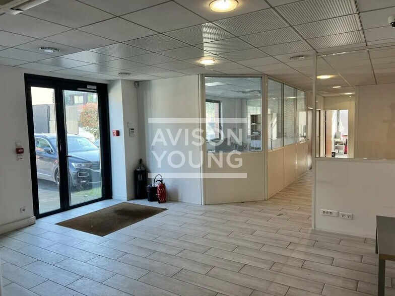 Flex in Saint-Denis for lease - Lobby - Image 2 of 4