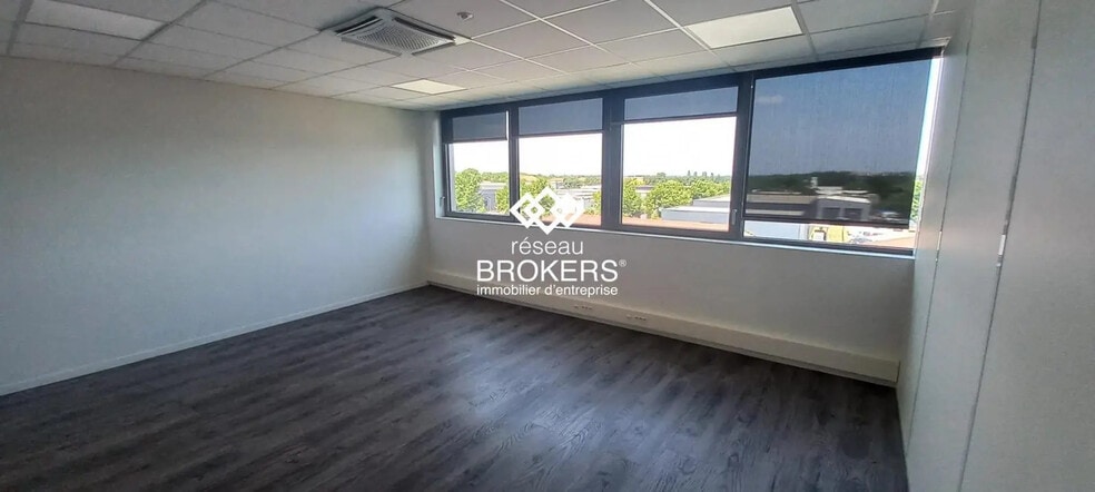 Office in L'Union for lease - Interior Photo - Image 1 of 7