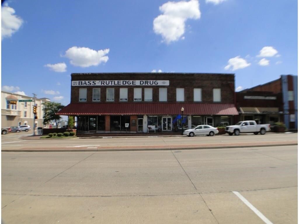 201 W Moore Ave, Terrell, TX 75160