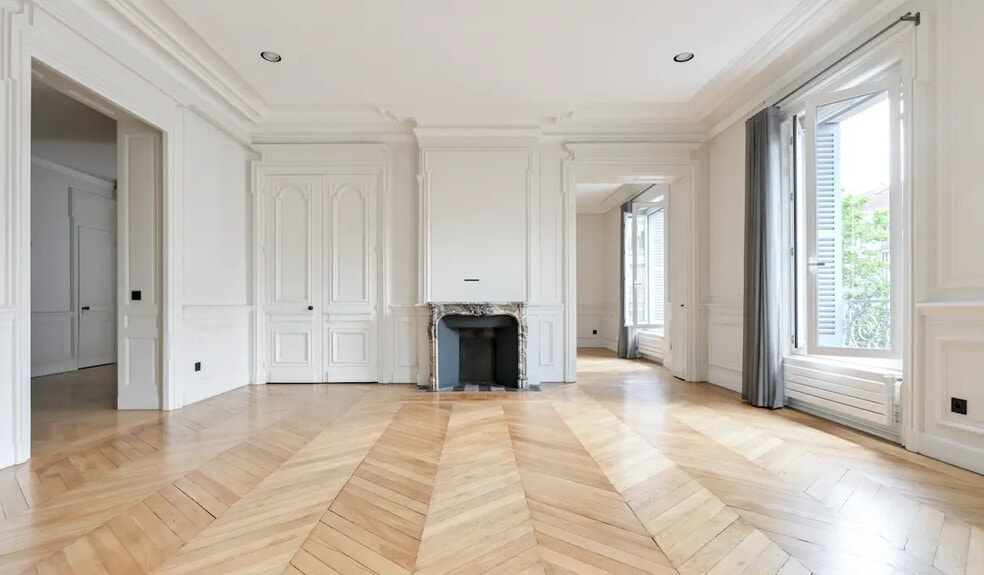 Office in Paris for lease - Interior Photo - Image 1 of 5