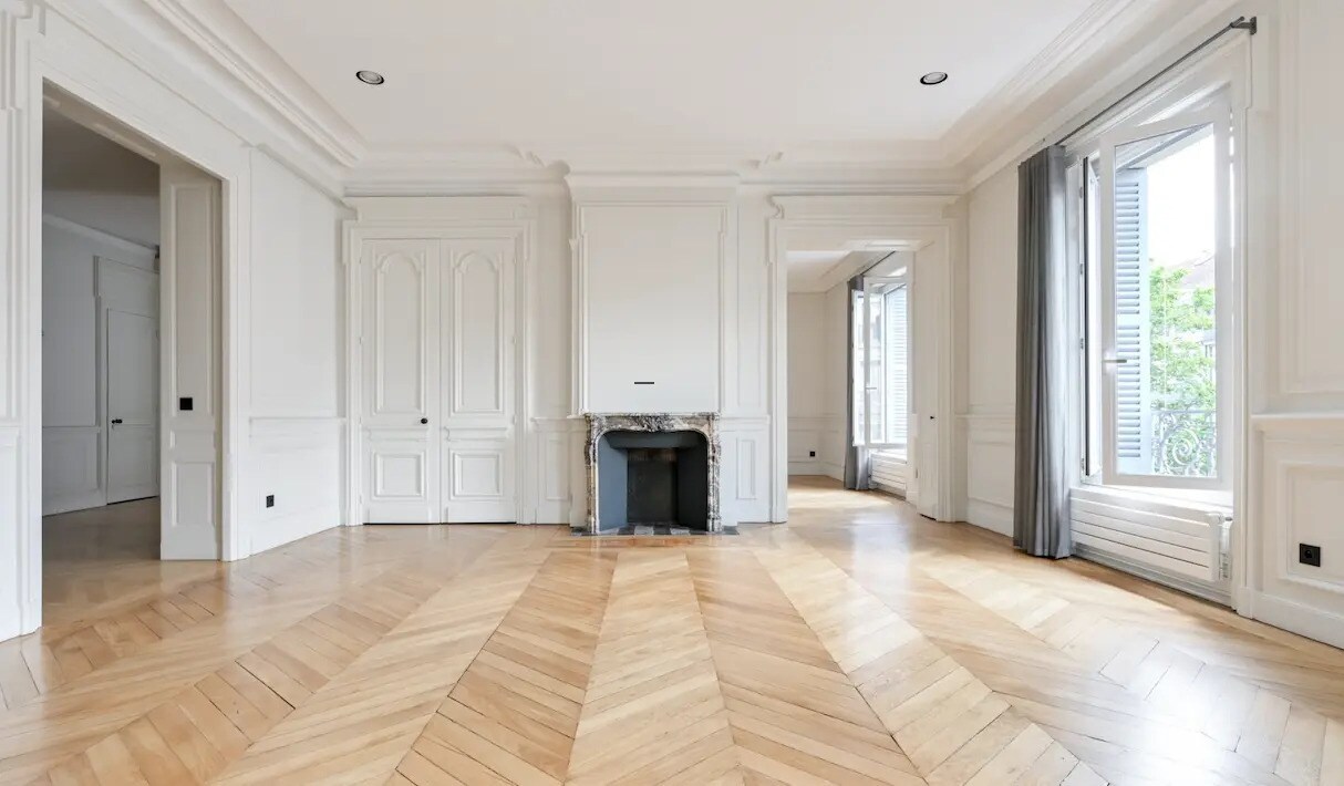 Office in Paris for lease Interior Photo- Image 1 of 6