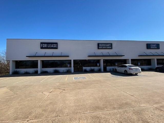 7000-7008 Broadway Ext, Oklahoma City, OK for lease - Primary Photo - Image 1 of 3